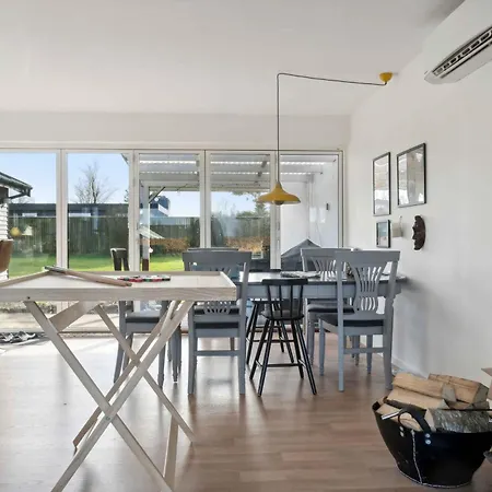 Newly Renovated With A Fantastisc View Of Water And Bog Stubbekobing