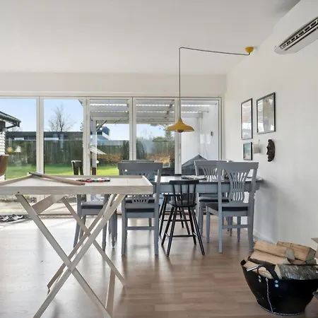 House With A Beautiful View Of The Sea And Bogo Feriehus *