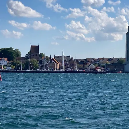 Feriebolig Med Fantastisk Udsigt Til Hav Og Bogø Feriehus *